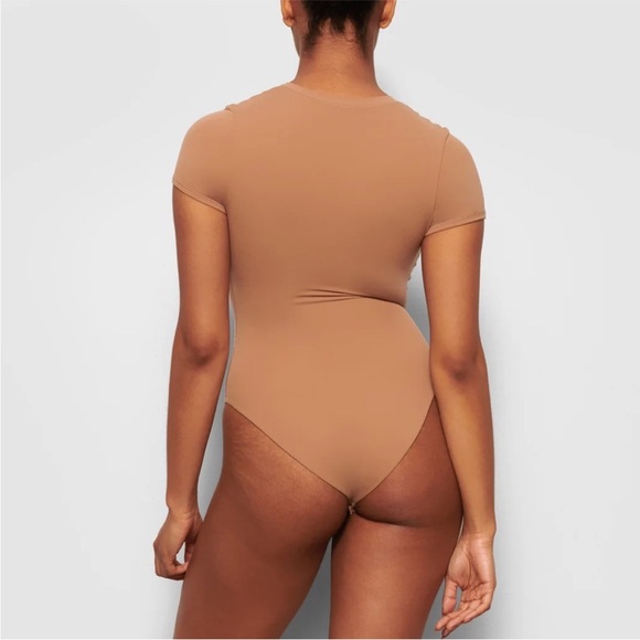 NWT SKIMS Tshirt bodysuit in Sienna - Picture 3 of 7